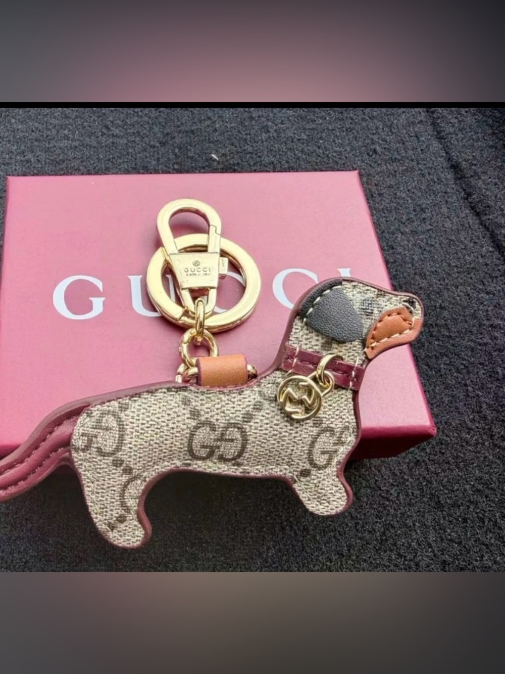 💯Gucci Beige GG Canvas Dachshund bag charm  with Gold Hardware - Picture 3 of 8
